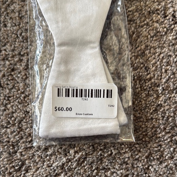 Enzo Ivory Satin Bow Tie - Picture 4 of 4
